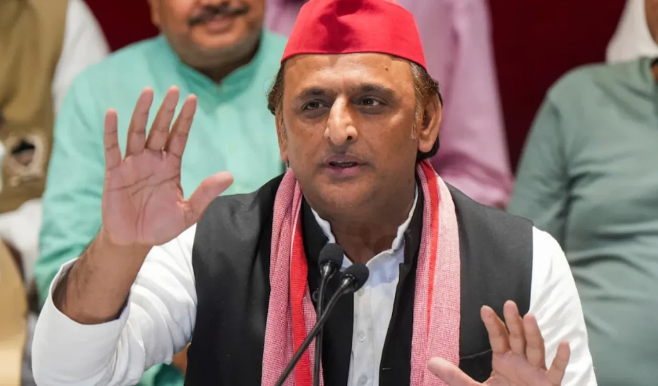 Akhilesh Yadav : लखनऊ में कस्टोडियल डेथ पर अखिलेश का तीखा हमला, कहा- 'पुलिस थानों का नाम बदलकर अत्याचार गृह…'