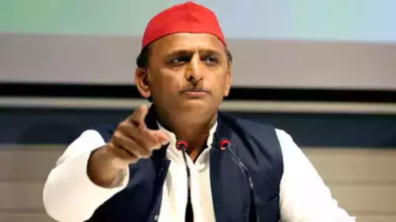 Akhilesh Yadav: यूपी सियासत फिर गर्माई! JPNIC जाने की रोक पर भड़के अखिलेश यादव, जानें क्या कुछ कहा