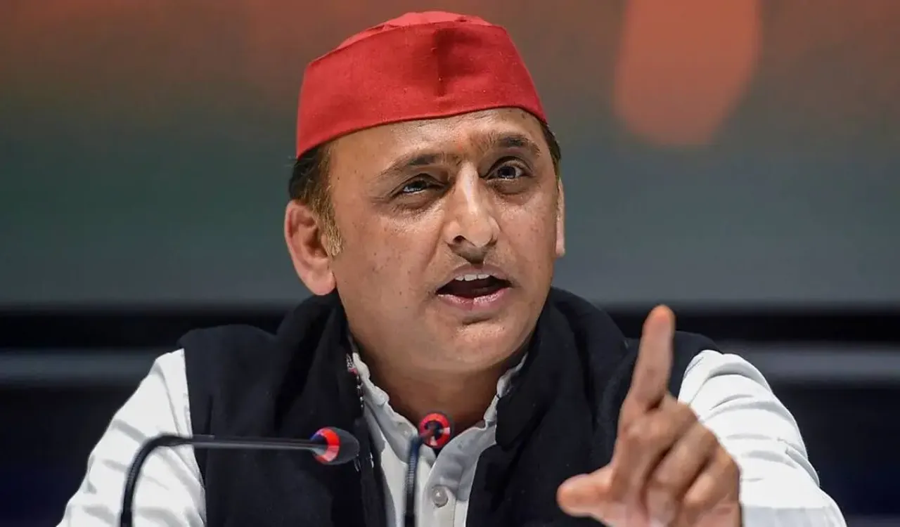 Akhilesh Yadav: अखिलेश यादव ने योगी सरकार की हिटलर से की तुलना, पुलिस से डीएम तक पर लगाए आरोप