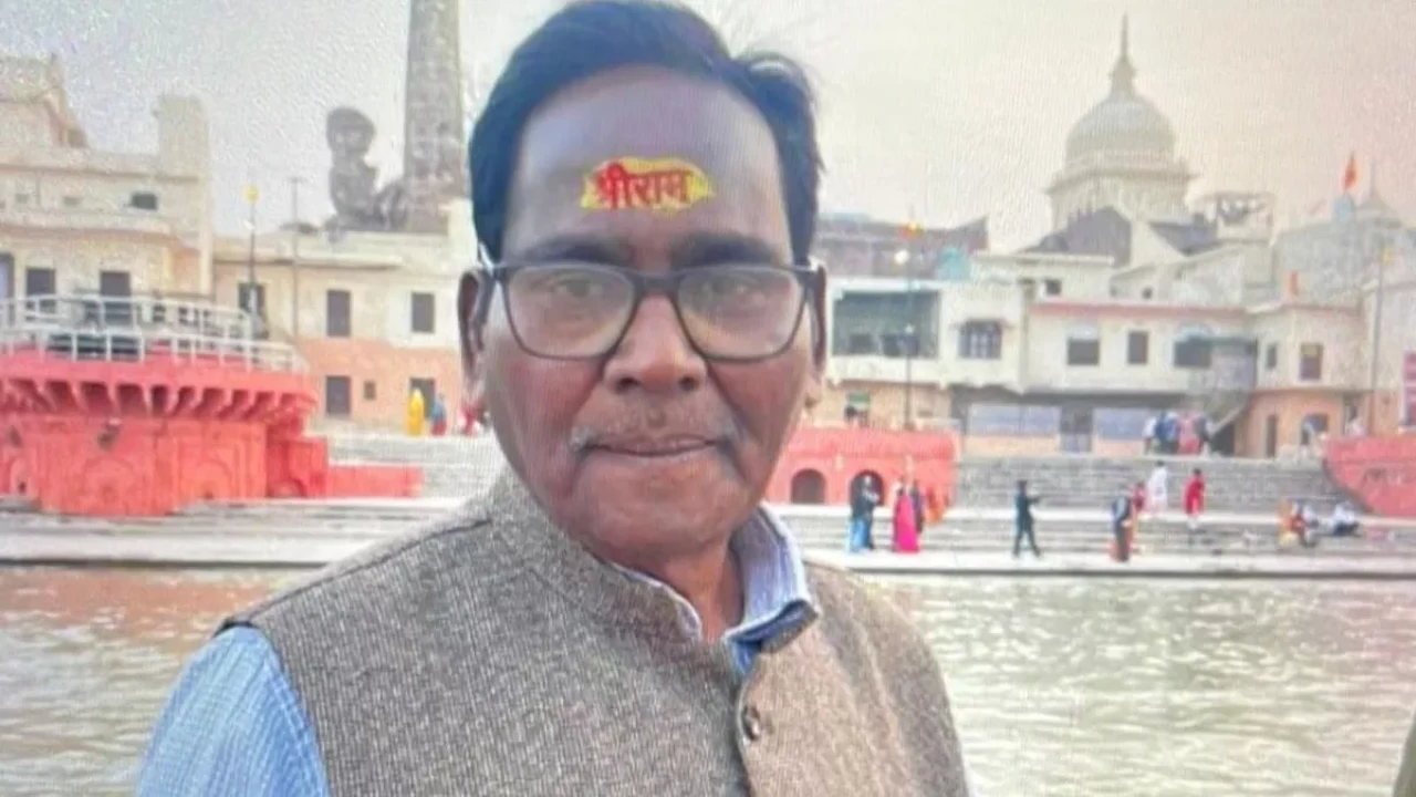 Ayodhya News: कमरे में संदिग्ध परिस्थितियों में मिली ADM सुरजीत सिंह की डेड बॉडी, मचा हड़कंप  