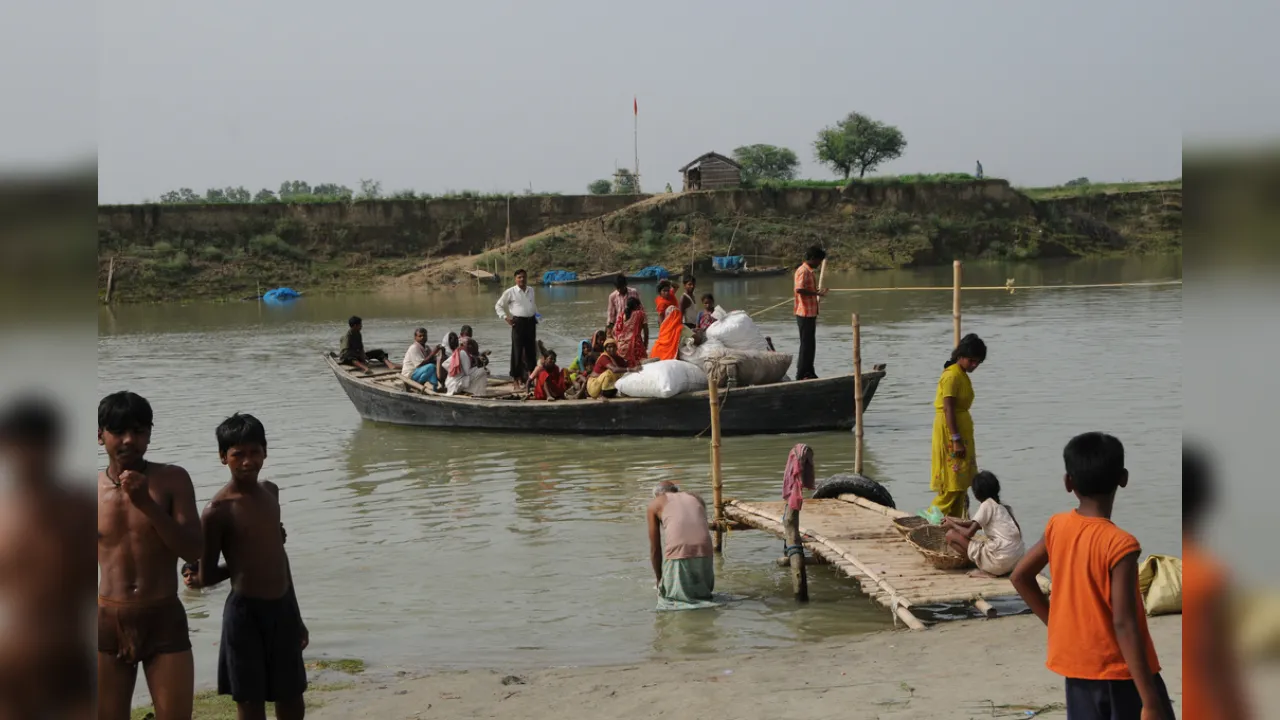 Bihar Flood: दरभंगा में हालात तितर-बितर! एक और पुल हुआ ध्वस्त