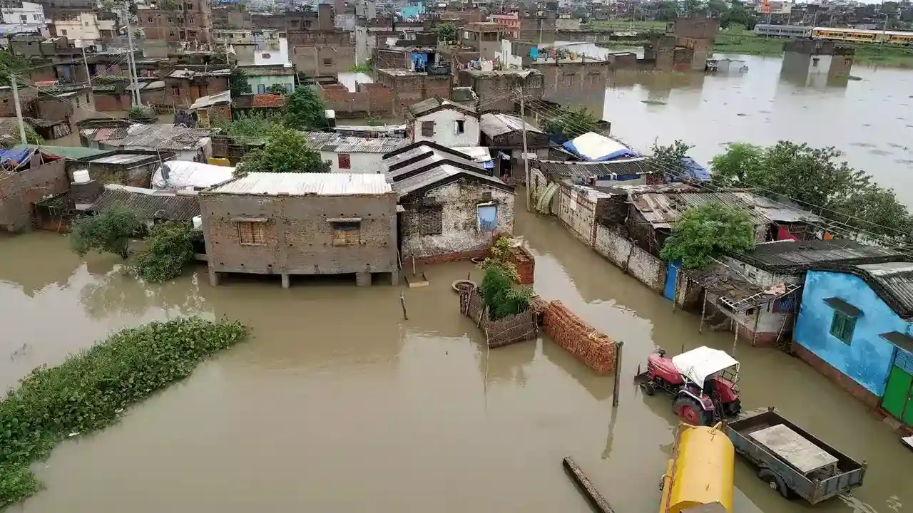 Bihar Flood: स्थिति अभी भी गंभीर! नदियों का बहाव खतरे के निशान से ऊपर