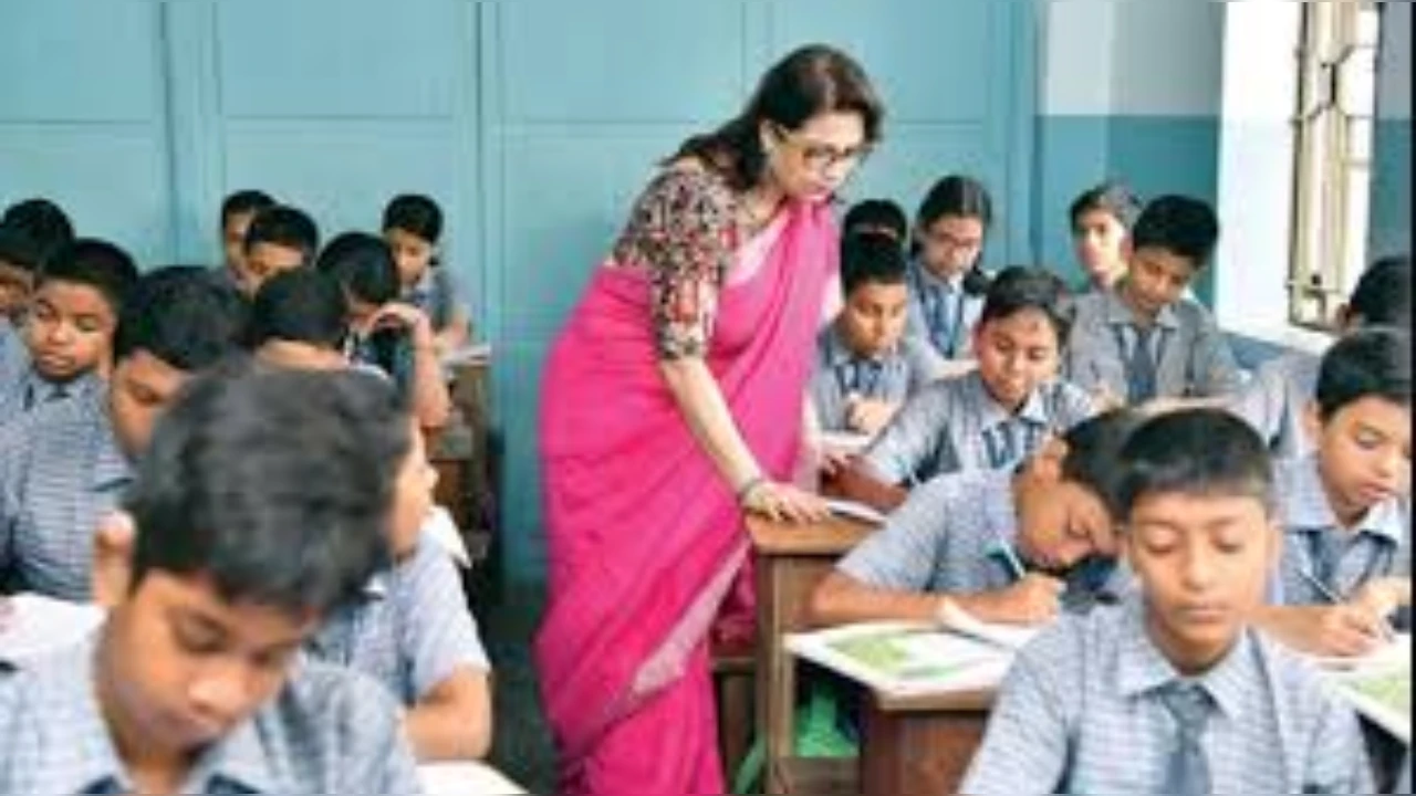 Bihar Teacher Transfer Policy: ट्रांसफर-पोस्टिंग पॉलिसी से शिक्षक संघ नाखुश, कहा- हमें इसका कोई फायदा नहीं…