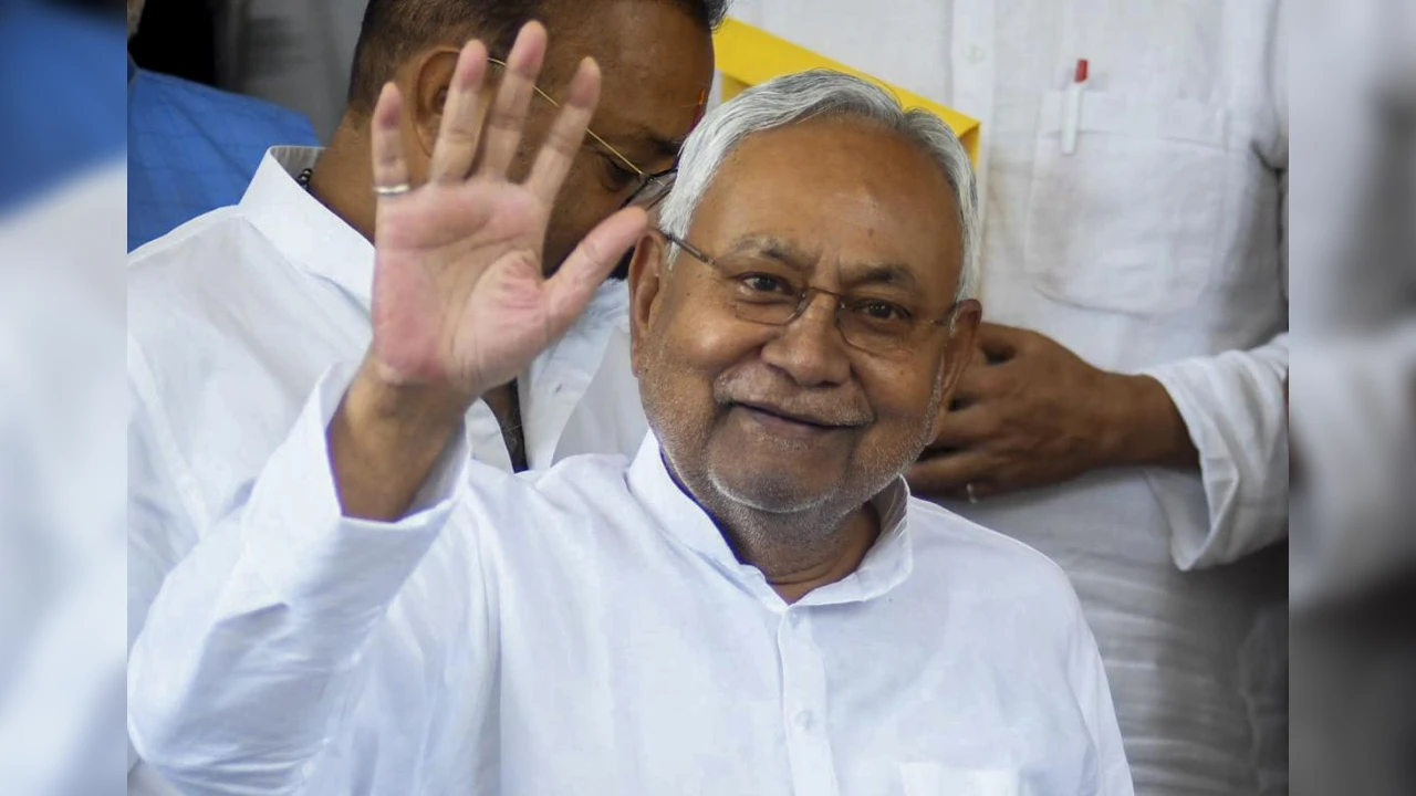 CM Nitish Kumar: सभागार में CM ने 1239 दारोगा को सौंपी नियुक्ति पत्र! जानें खबर