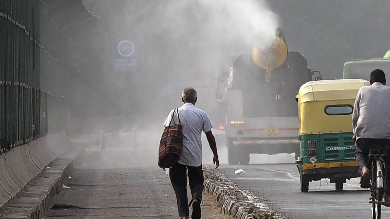 Delhi Air Pollution: दिल्ली में फिर दमघोंटू हुआ प्रदूषण, जानें क्यों बिगड़ी वायु गुणवत्ता