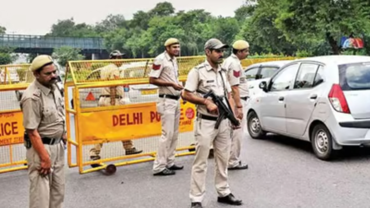 Delhi Mehrauli Encounter News: महरौली में पुलिस और बदमाशों के बीच मुठभेड़, 5 राउंड फायरिंग, 4 गिरफ्तार