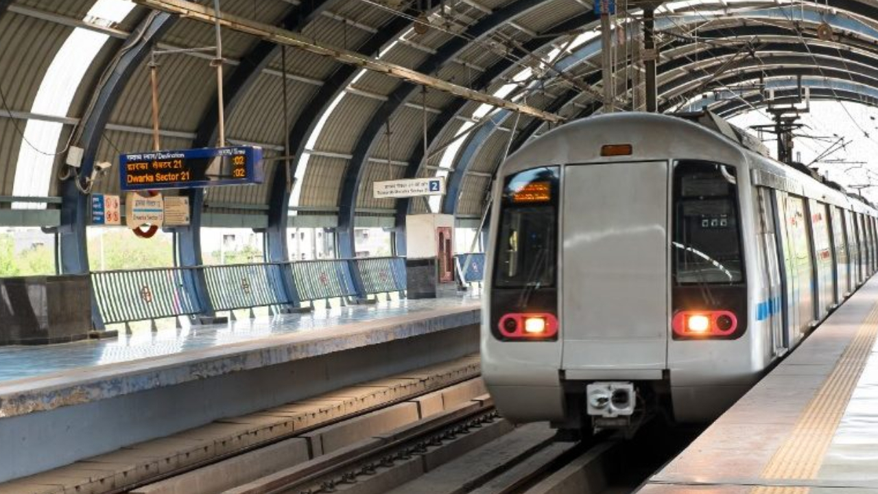 Delhi Metro News: रविवार से सुबह 3:15 बजे से चलेगी दिल्ली मेट्रो, हाफ मैराथन के लिए लिया गया फैसला