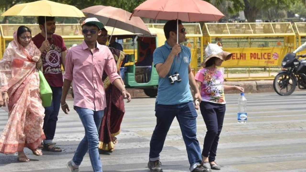 Delhi NCR Weather Today: दिल्ली में गर्मी की मार जारी, पश्चिम बंगाल में भारी बारिश की संभावना