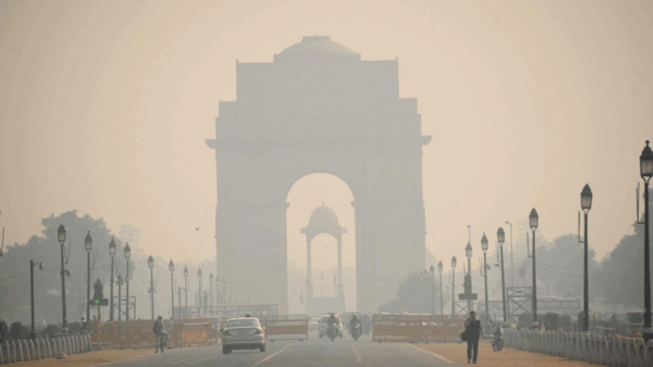 Delhi Pollution: जहरीली हुई दिल्ली-NCR की हवा! कई इलाकों में AQI 300 के पार, यहां देखिए पूरी लिस्ट