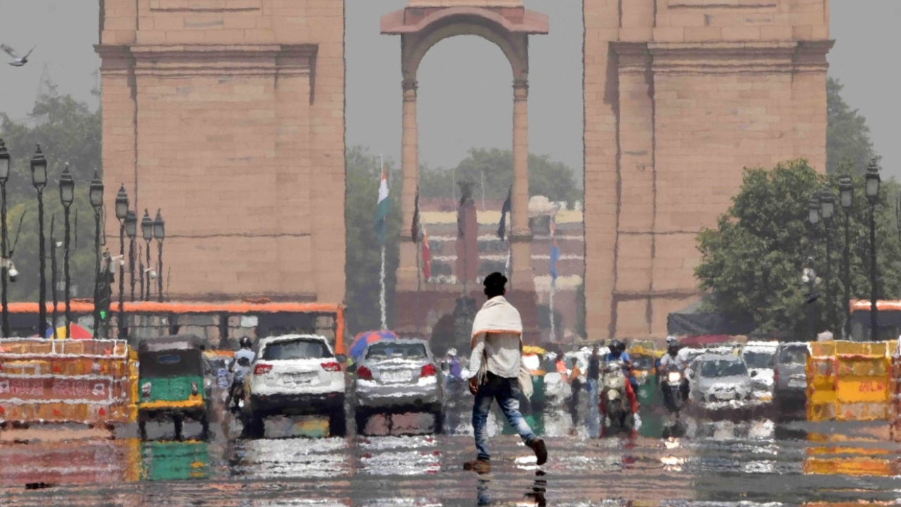 Delhi Weather Forecast: दिल्ली में आज साफ आसमान, बढ़ेगा तापमान, AQI गंभीर