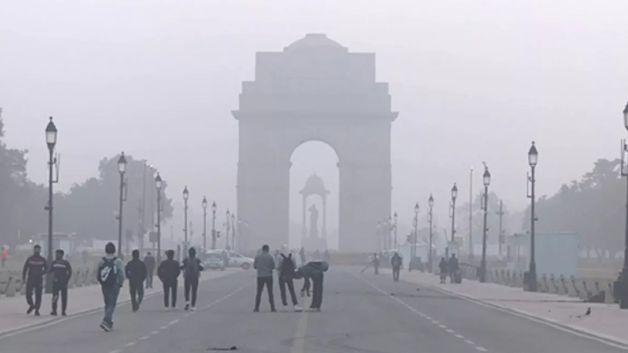 Delhi Weather Today: दिल्ली में बढ़ती ठंडक, सुबह-शाम सर्दी का एहसास, दिन अब भी गर्म