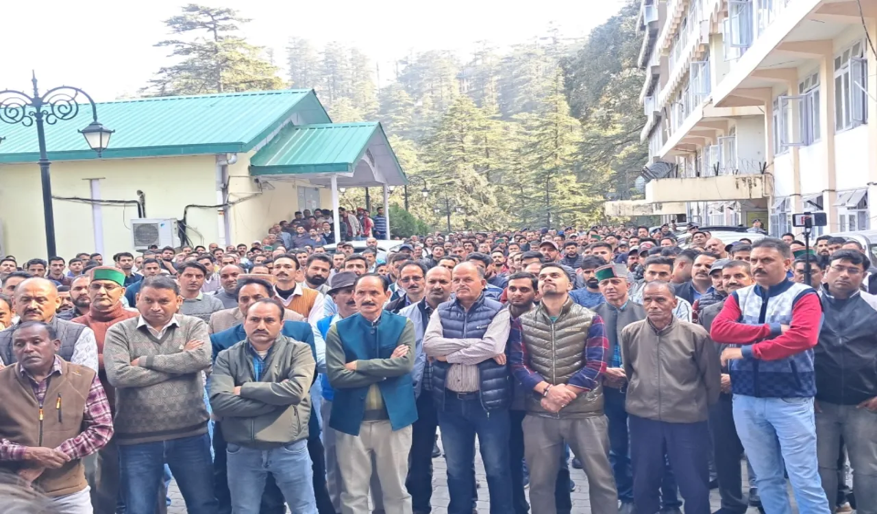 Himachal News: बिजली बोर्ड कर्मचारियों ने सुक्खू सरकार के खिलाफ खोला मोर्चा, दी ये बड़ी चेतावनी