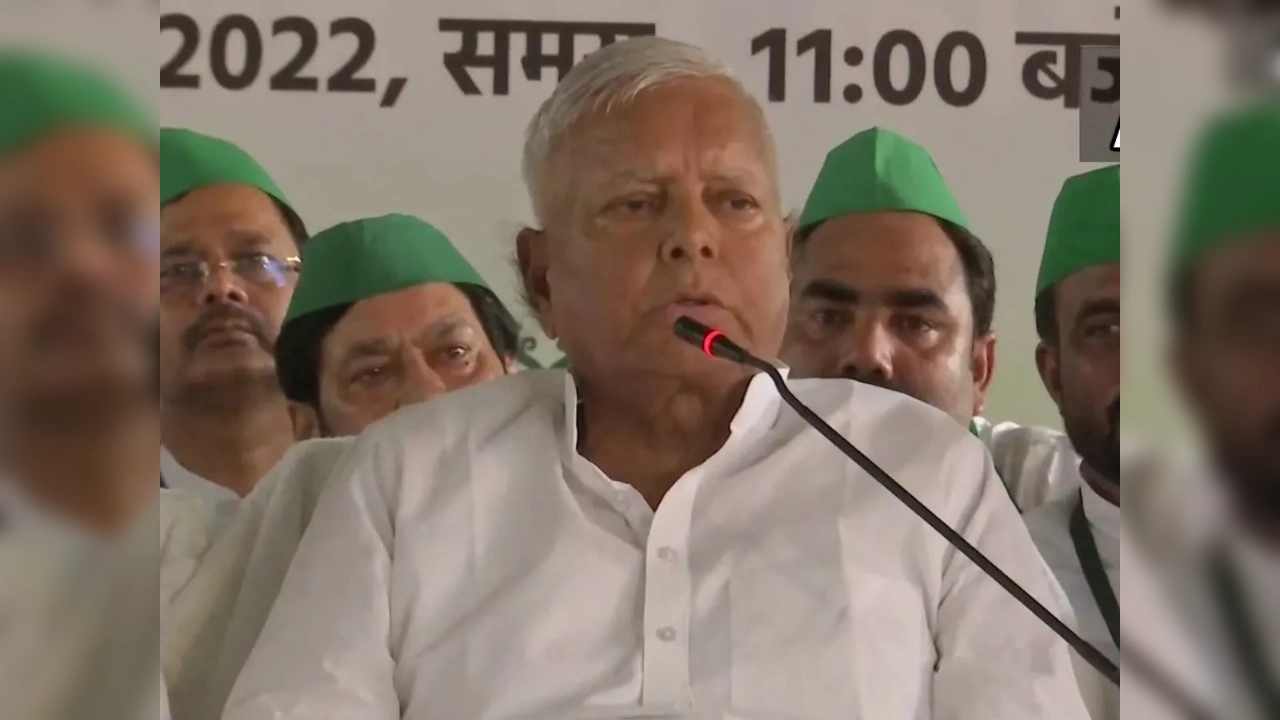 Lalu Prasad Yadav: सियासी पारा हुआ हाई! CM नीतीश कुमार पर लालू यादव का तीखा वार