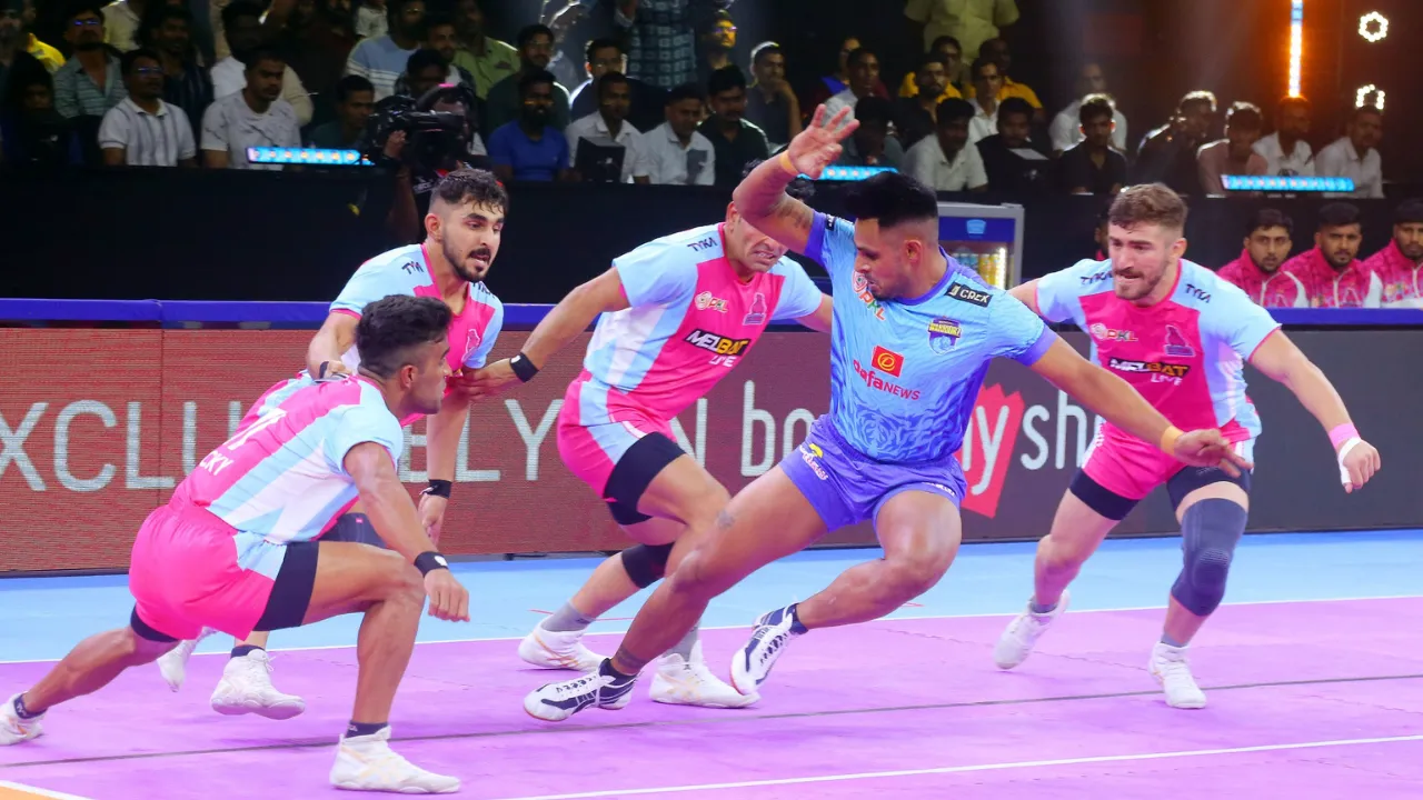 PKL-11: रोमांचक मुकाबले में जयपुर पिंक पैंथर्स ने बंगाल वारियर्ज को 39-34 के अंतर से किया परास्त