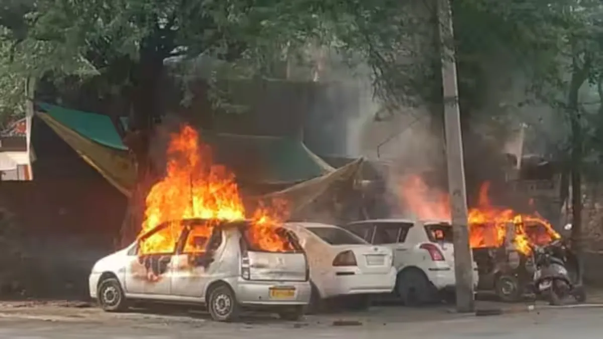 Bahraich Violence: योगी के सिंघमों का डर या… खुद ही अपना दुकान खाली कर भागने लगे बहराइच के मुसलमान