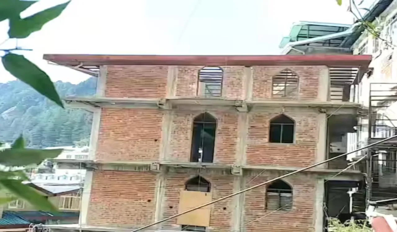 Sanjauli Mosque Update: संजौली मस्जिद के अवैध निर्माण से हटाया गया बड़ा हिस्सा, जानिए कब तक पूरा होगा काम?