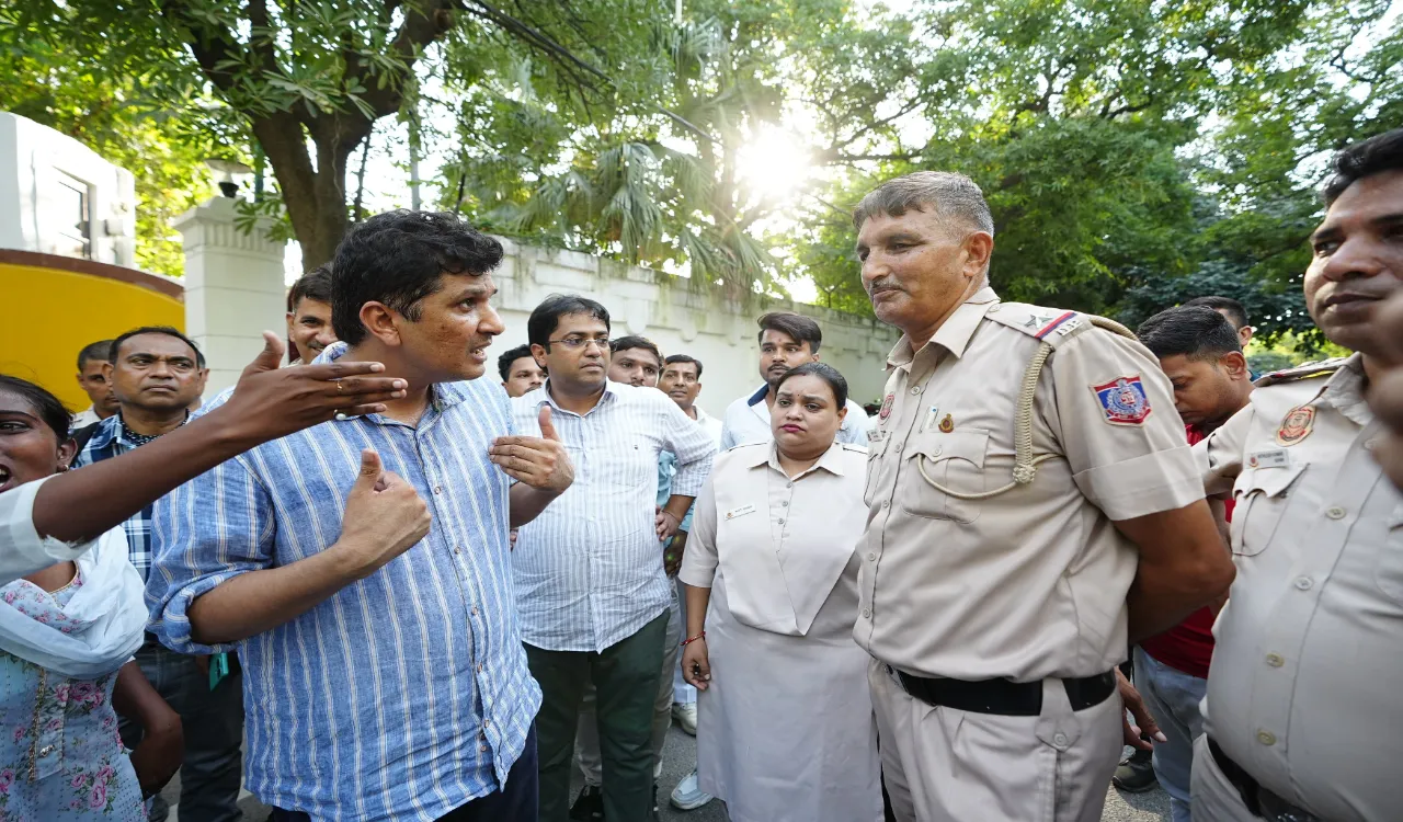 Saurabh Bhardwaj Detained: मंत्री सौरभ भारद्वाज को पुलिस ने हिरासत में लिया, जानें पूरा मामला!