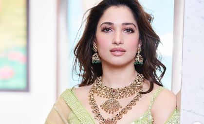 बड़े सट्टेबाजी स्कैंडल में फंसी Tamannaah Bhatia, अपनी मां संग पूछताछ के लिए ED ऑफिस पहुंची एक्ट्रेस, जाने पूरा मामला