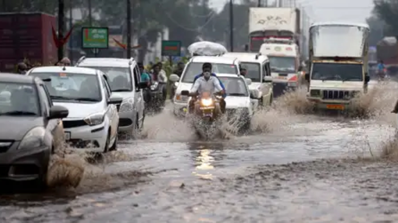 Today MP Weather Update: एमपी में मौसम ने ली करवट, 7 जिलों में तेज हवाओं और बारिश की चेतावनी