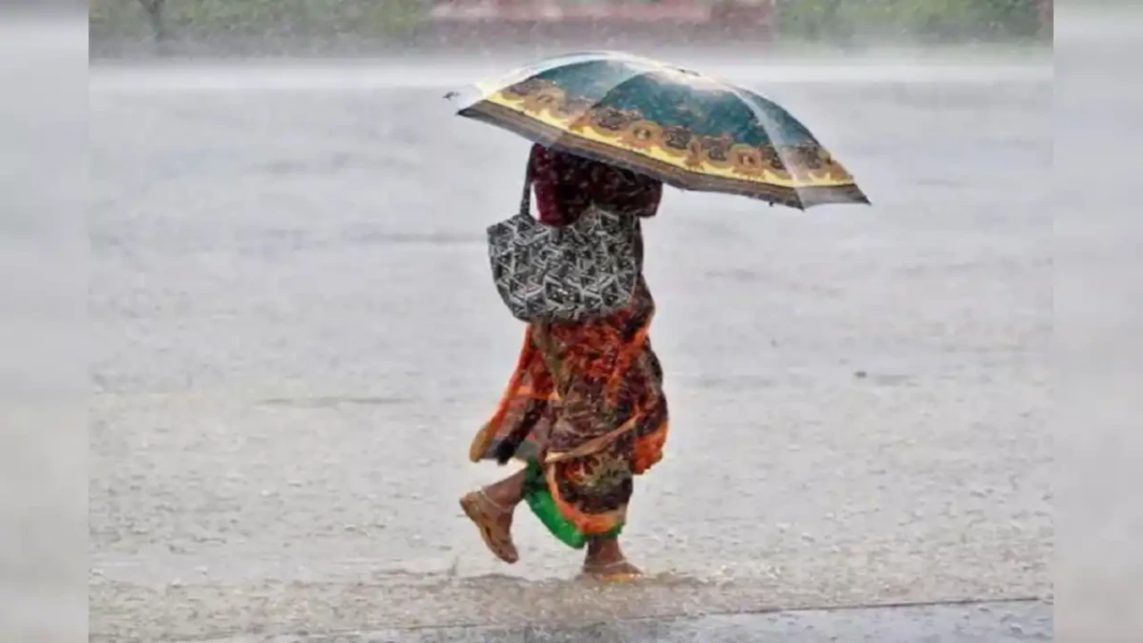 UP Weather: मौसम की आंख मिचौली जारी, आज इन इलाकों होगी बारिश