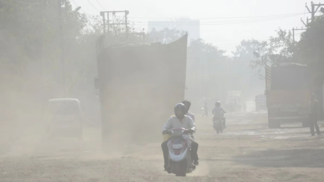 UP Weather: सावधान! यूपी के इन जिलों में प्रदूषण कर सकता है परेशान, जानिए IMD का अलर्ट