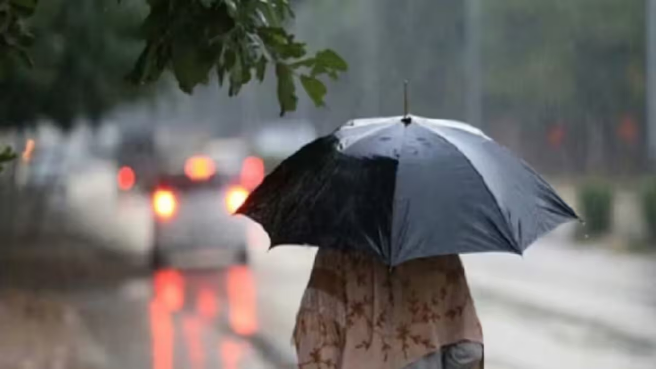 UP Weather: सावधान! यूपी के इन जिलों में लगातार बदल रहा मौसम, मौसम विभाग ने जारी की चेतावनी