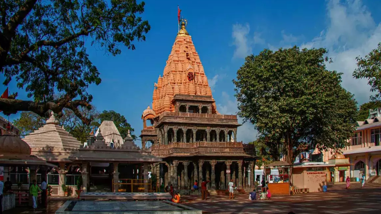 Ujjain Mahakal Temple: महाकाल मंदिर को बम से उड़ाने की धमकी से मचा हड़कंप, अलर्ट पर सुरक्षा एजेंसियां