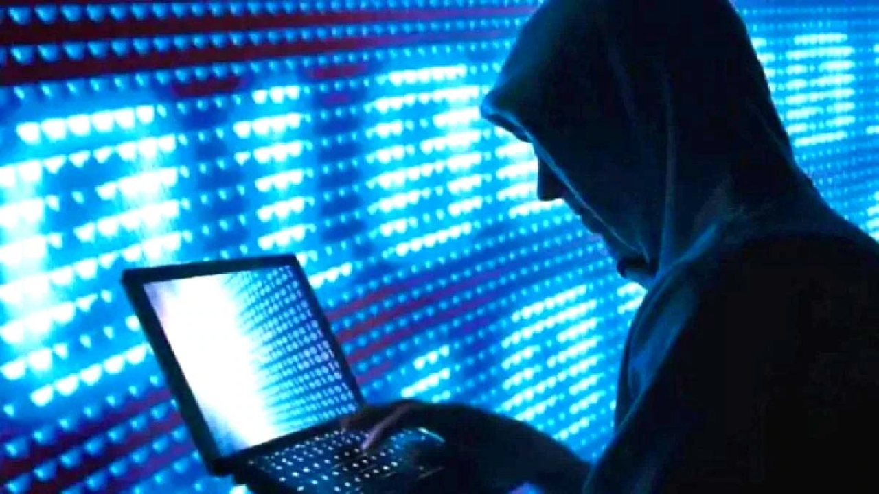 Cyber fraudster:  साइबर ठगों का नया तरीका! हैलो…मैं कलेक्टर बात कर रहा हूं,  फिर पल भर में ठग लिए लाखों रुपए