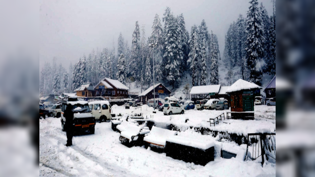 Weather Update: हिमाचल में बढ़ने लगी सर्दी, बर्फबारी को लेकर मौसम विभाग ने किया अलर्ट