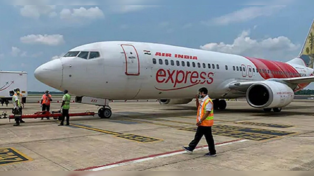 Air India Express Flight: एयर इंडिया एक्सप्रेस की फ्लाइट को बम से उड़ाने की धमकी, हुई इमरजेंसी लैंडिंग