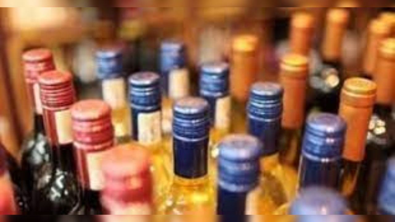 Liquor Fraud CG : ACB की बड़ी कार्रवाई! प्रिज्म होलोग्राफी कंपनी के अकाउंटेंट को किया गिरफ्तार; जानें पूरी खबर