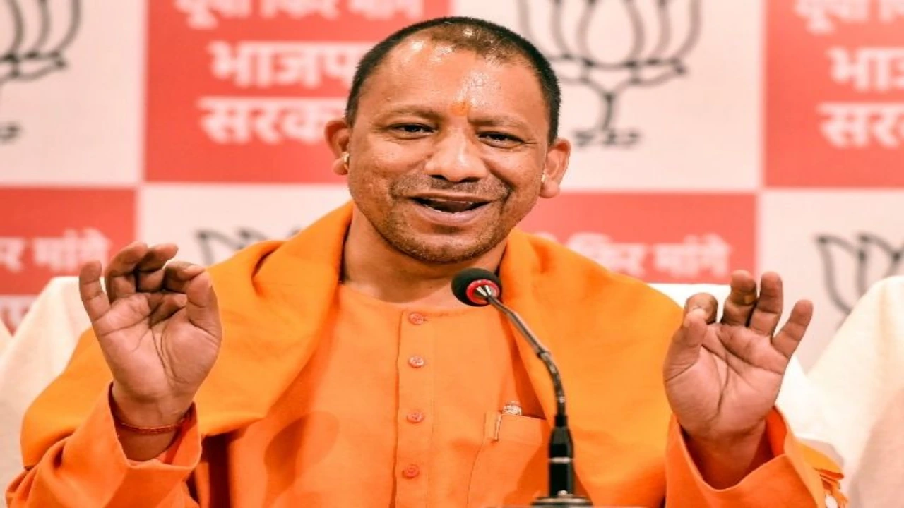 CM Yogi: यूपी वासियों की बल्ले बल्ले, हर खाते में आएंगे 12 हजार रुपए! दीपावली से पहले CM योगी का बड़ा तोहफा