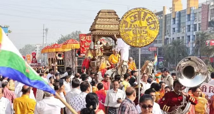 सोने चांदी के 108 रथ रोड पर निकले, लाखों की भीड़ उमड़ी, गिनीज वर्ल्ड रिकॉर्ड की टीम भी मौजूद