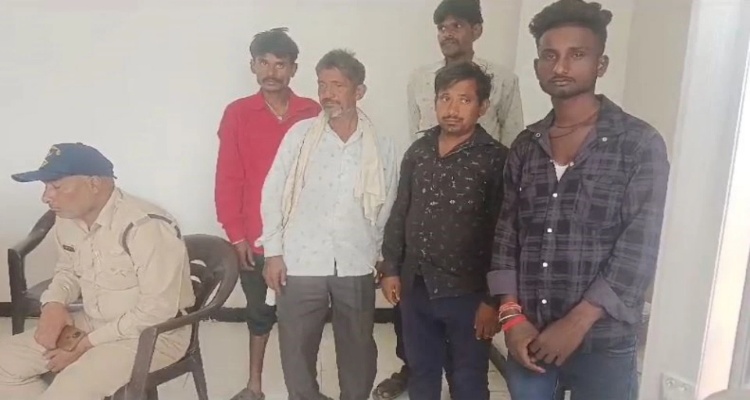 Tikamgarh News: ई-रिक्शा के पेड़ से टकराने के चलते किशोर की मौत, अनबैलेंस होने से हुआ हादसा