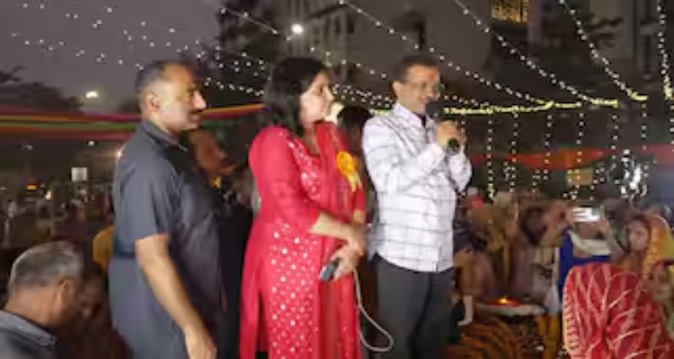 पूर्व CM अरविंद केजरीवाल ने दिल्ली वासियों को दी छठपूजा की बधाई, भगवान सूर्य को अर्घ्य देकर छठी मैया की पूजा की