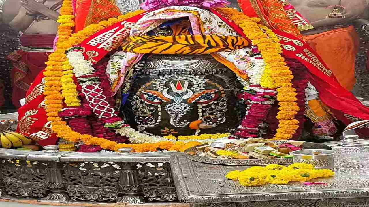 Baba Mahakal: महाकालेश्वर मंदिर में बाबा महाकाल का अनोखा श्रृंगार, श्री गणेश स्वरूप में लगे मनमोहक