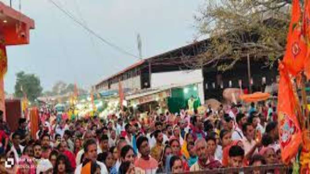 बागेश्वर धाम की ‘हिन्दू जोड़ो पदयात्रा’ का छठवां दिन, 26/11 को लेके कहीं कुछ खास बातें…