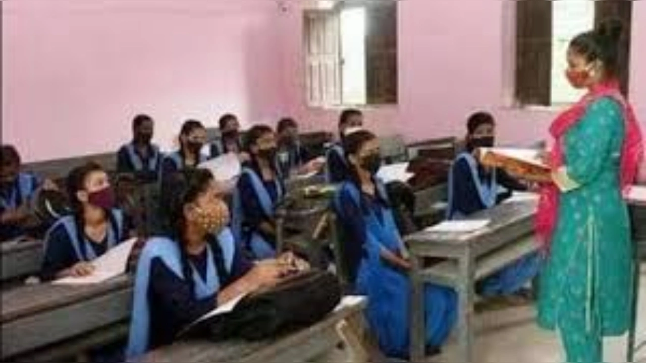 Bihar Teacher Transfer: शिक्षकों के लिए आई खुशखबरी! चाह अनुसार कर सकते हैं ट्रांसफर अप्लाई