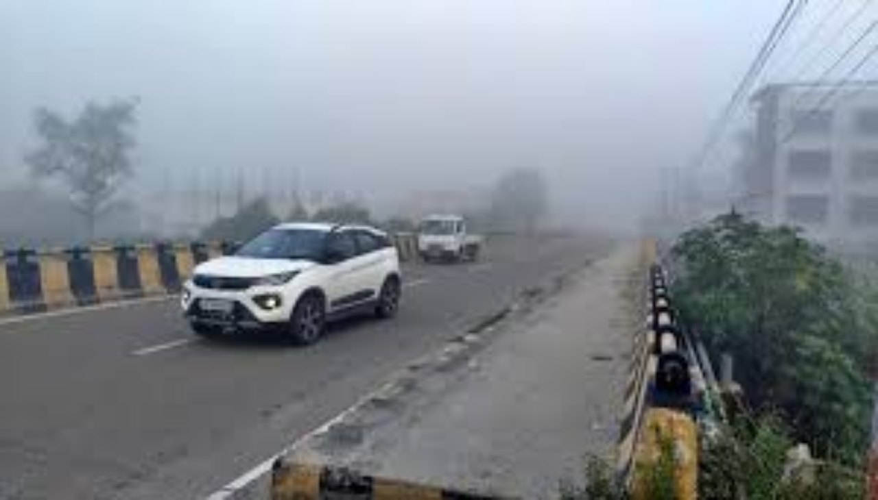 CG Weather Update: हलकी ठंड से मौसम खुशनुमा, सुबह-शाम होने लगा ठंडक का अनुभव