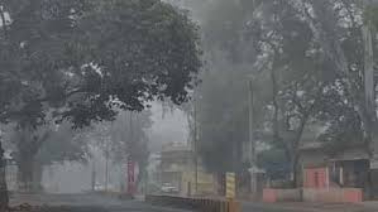 CG Weather Update: ठंड का बढ़ने लगा असर, बादल छाए रहने की संभावना, जाने क्या रहेगा मौसम का असर..