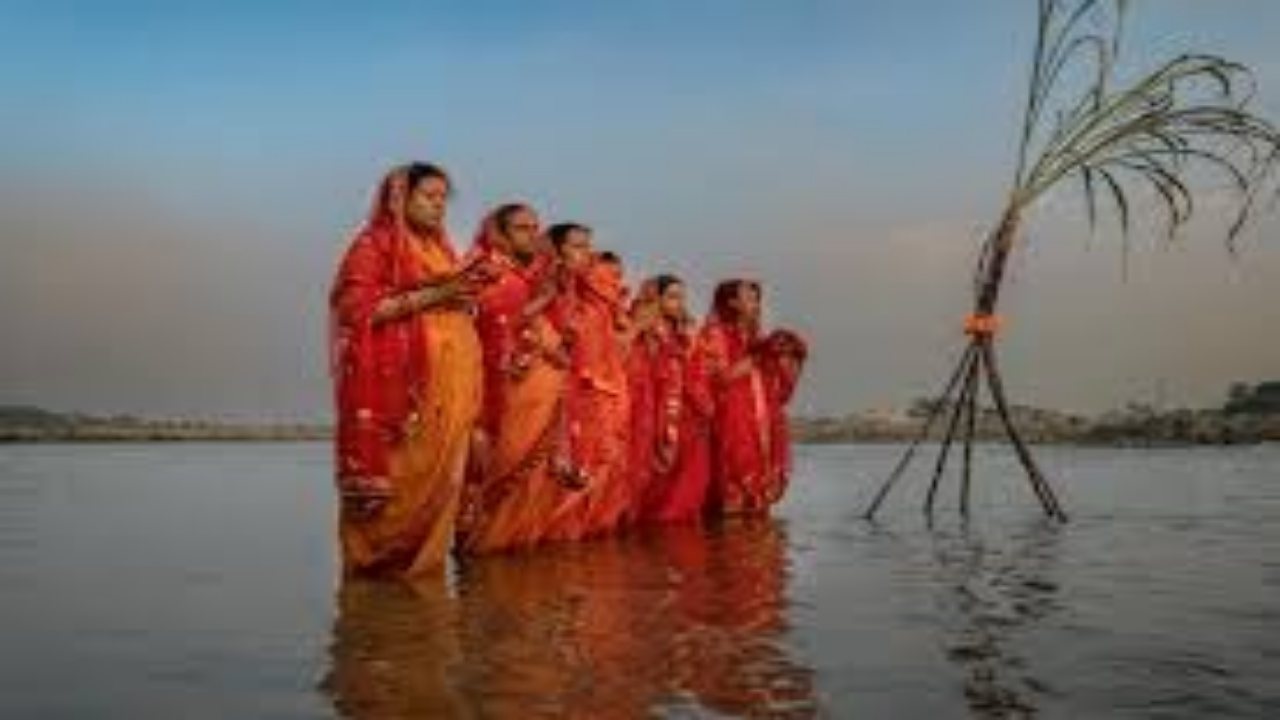 Chhath Puja 2024: चार दिनों तक चलने वाला सूर्य उपासना का महापर्व, व्रति आज देंगी डूबते सूर्य को अर्घ्य