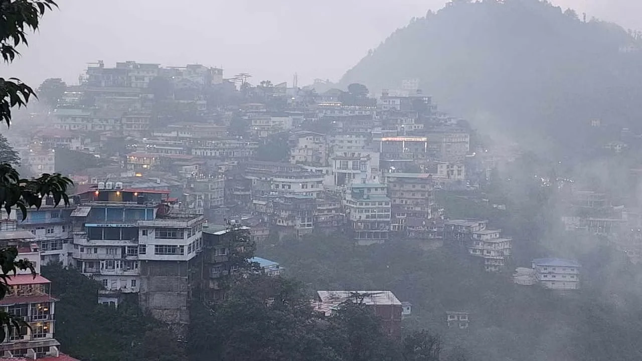 UK Weather Today: उत्तराखंड में मौसम का बदलेगा मिजाज, बारिश और बर्फबारी के आसार