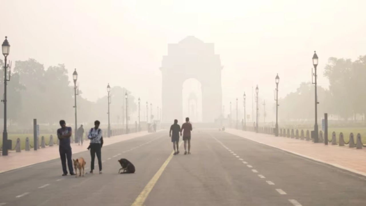 Delhi Pollution News: प्रदूषण से दिल्लीवाले हुए परेशान, SC ने सरकार और पुलिस को लगाई फटकार, दिए सख्त निर्देश