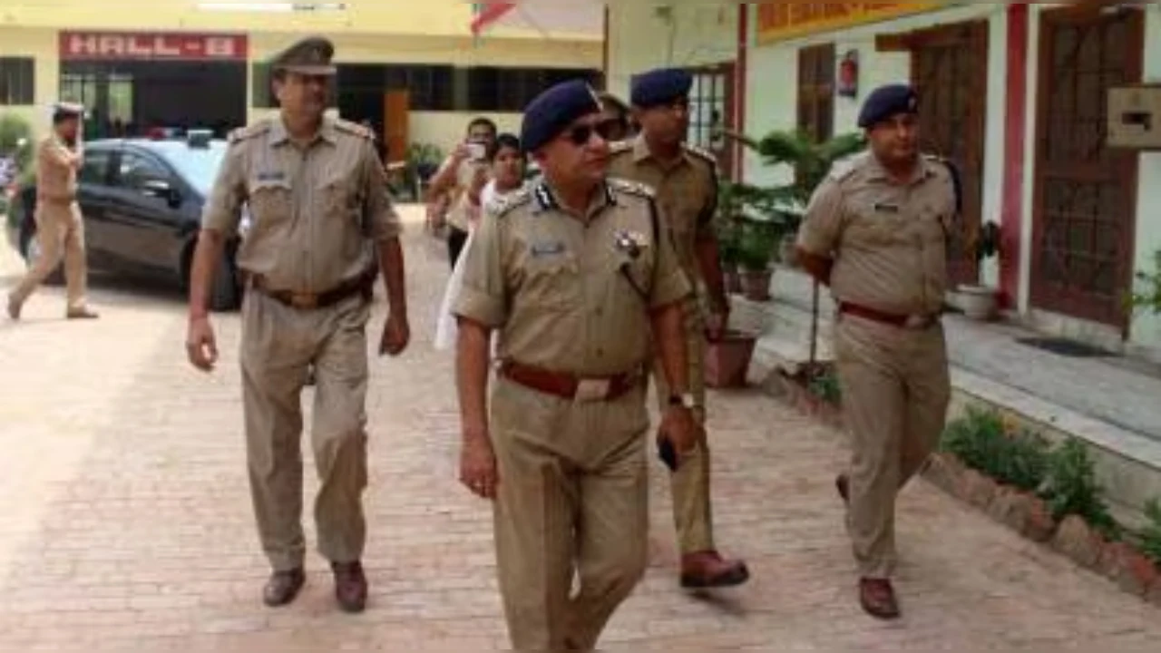 Haryana SHO Suspend News: रेवाड़ी में चार थानों के SHO सस्पेंड, ज्वेलर्स लूटकांड में लापरवाही बनी वजह