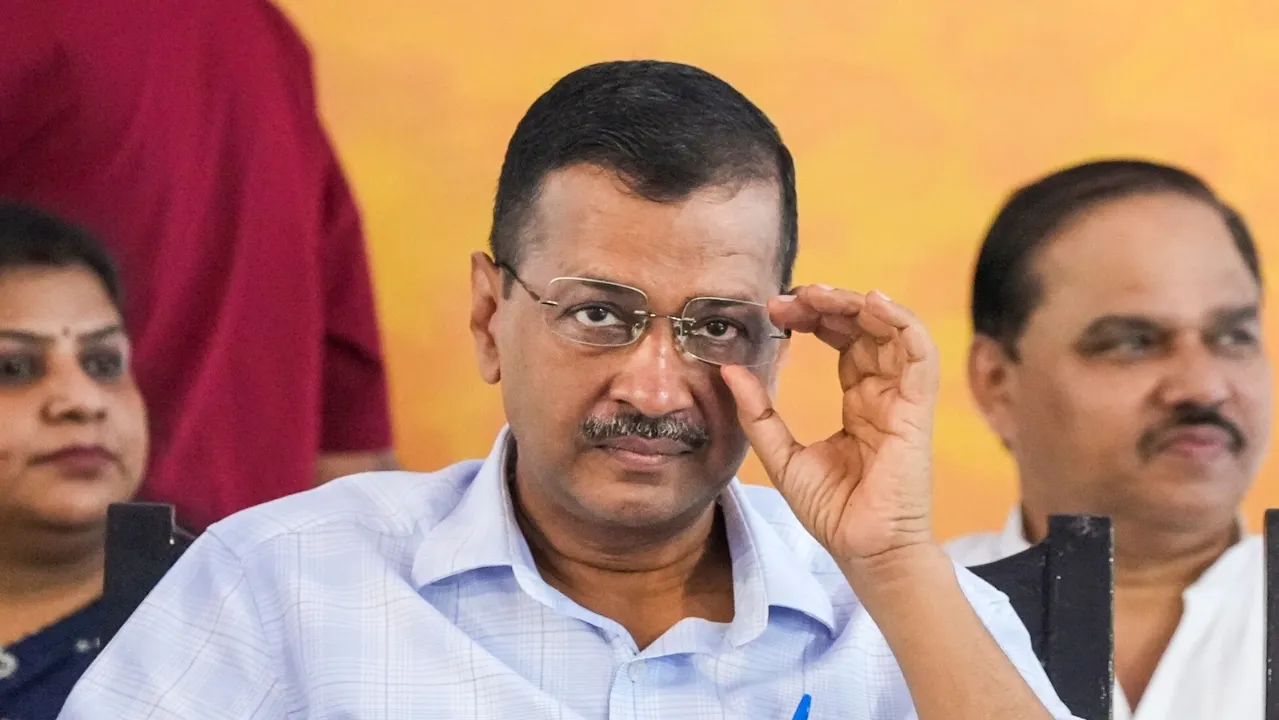 Arvind Kejriwal News: केजरीवाल, सिसोदिया और संजय सिंह की सुनवाई टली, जानें वजह