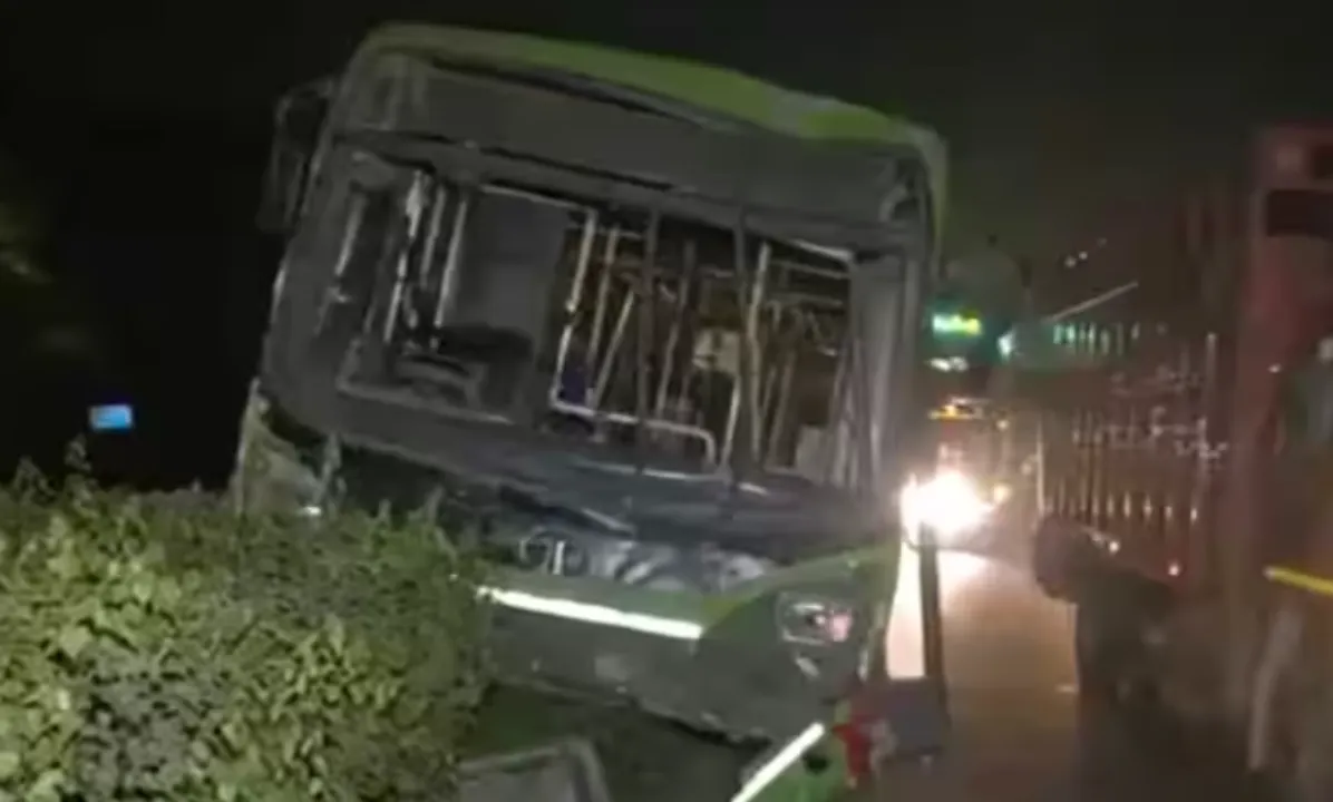 DTC Bus Accident: दिल्ली में तेज रफ्तार डीटीसी बस ने कई लोगों को कुचला, कांस्टेबल और राहगीर की मौत