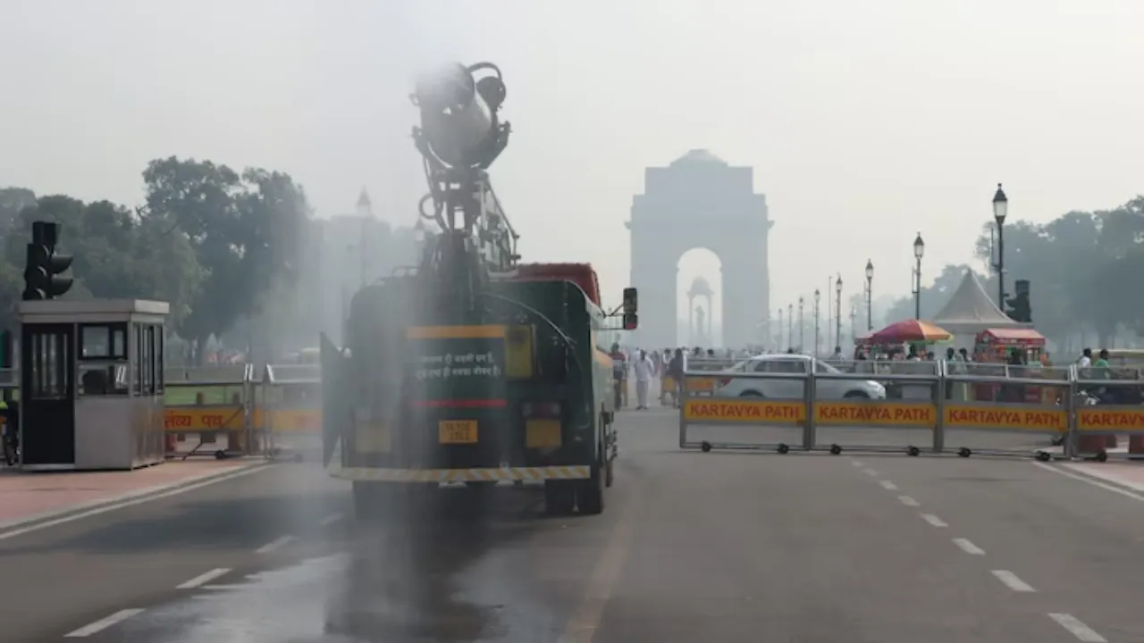 Delhi Pollution News: दिल्ली में खुले में आग जलाने पर सख्त रोक, प्रदूषण से निपटने के लिए 588 टीमें तैनात