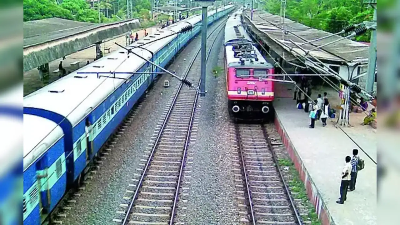 Delhi Railway News: ट्रेन यात्रियों के लिए बड़ी खबर, कोहरे के कारण इतने दिन तक बंद रहेंगी दिल्ली-हरियाणा की 6 ईएमयू ट्रेनें