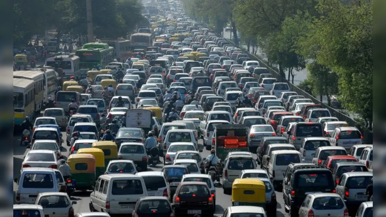 Delhi Traffic Jam: दिल्ली के रिंग रोड पर सफर होगा आसान, पंजाबी बाग फ्लाईओवर से खत्म होगा जाम का झंझट