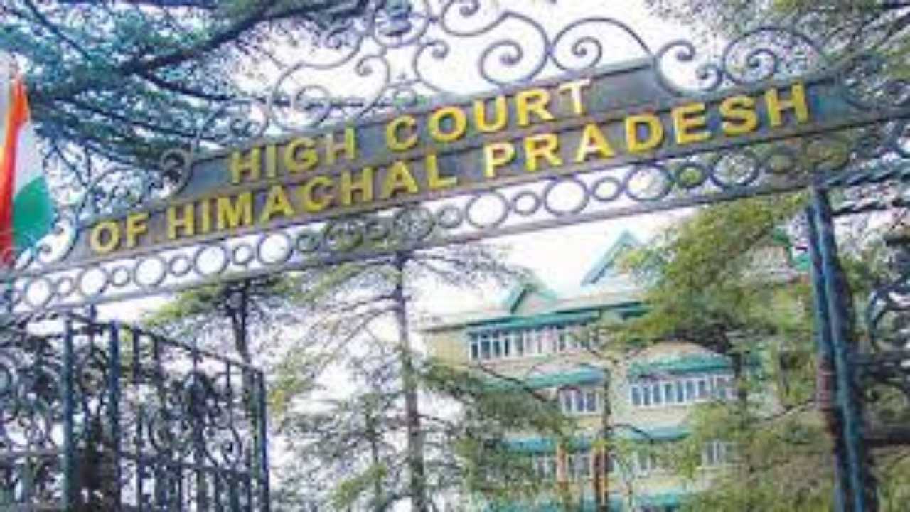 HP High Court: हाईकोर्ट ने प्रदेश के लगभग 50 बड़े उद्योगों दी बड़ी राहत, लगाया सरकार के आदेश पर रोक